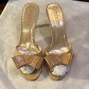 Moda International Tan Bow Kitten heel Mules